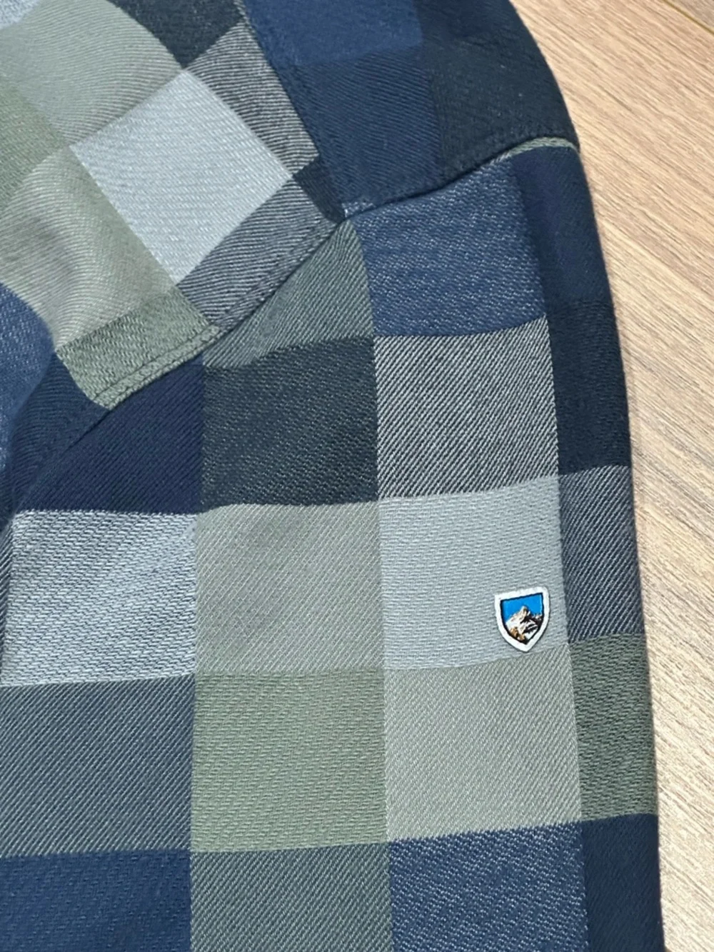 Kuhl Pixelatr Flannel Long Sleeve Button Down in Seaglass Blue Plaid Size XXL